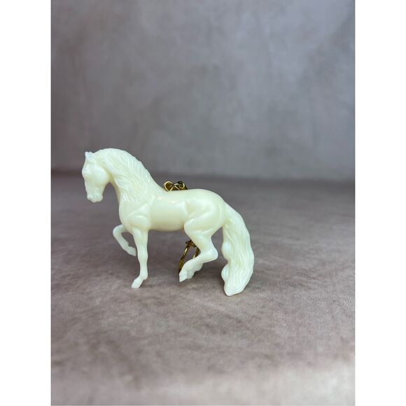 Breyer Stablemate Andalusian BreyerFest 2003 Glow In The Dark Keychain 1,500 - Picture 5 of 11